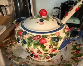 Temptations by Tara Mixed Berry Soup Tureen Set second image