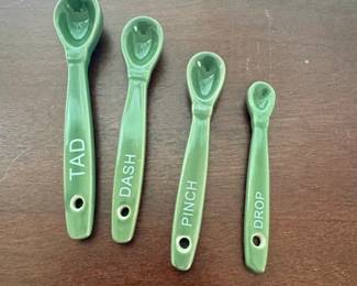 Temptations Ceramic Measuring Spoons Set Olive Green