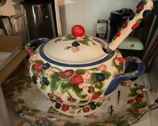 Temp-tations by Tara Mixed Berry Soup Tureen Set