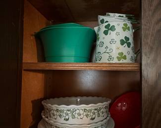 Vintage Shamrock Patterned Kitchenware Collection (Corelle, Mixing Bowl, Colander)