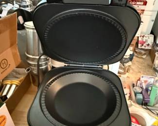 Curtis Stone Electric Pie and Bundt Maker third image