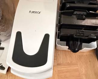 Fullstar in Vegetable Chopper and Dicer with Container