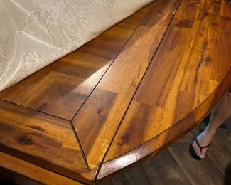 Drop leaf table