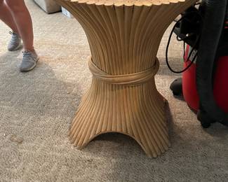 Pedestal table