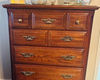 Chest of drawers 