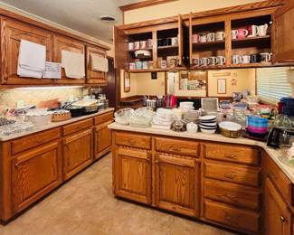 Loaded kitchen!