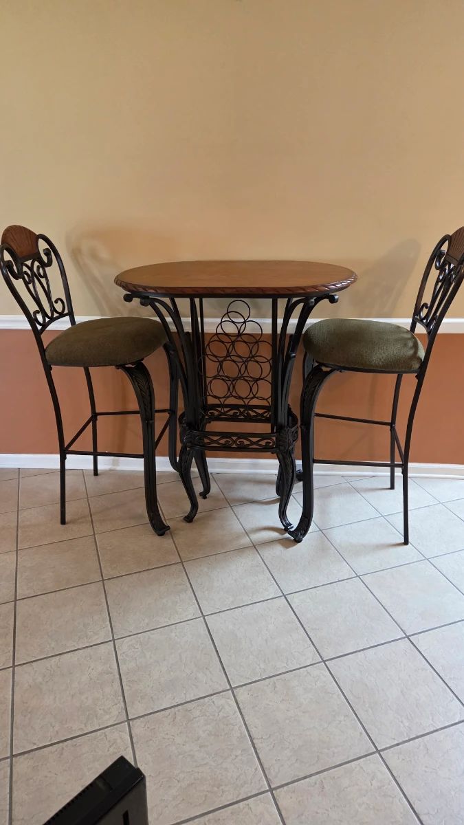 Pretty bistro/wine rack set