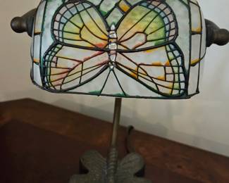Tiffany style dragonfly lamp