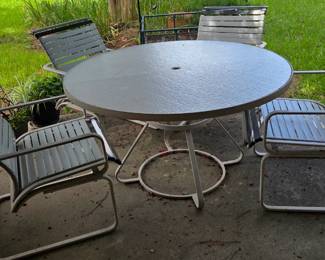Great table and patio chairs - also has umbrella stand