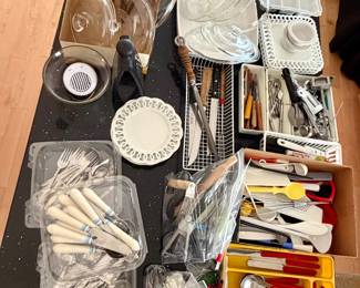 Cutlery sets, knives, kitchen utensils