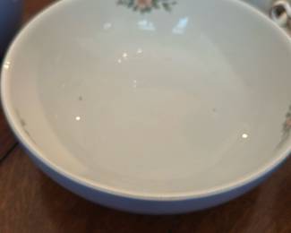 vintage Hall China kitchenware serving bowl ("Rose Parade")