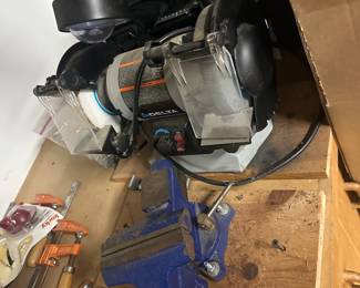 WEN BG625V 6-inch variable speed bench grinder