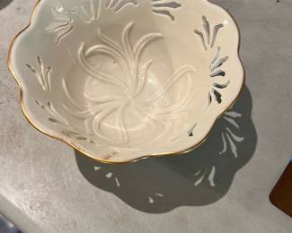 vintage Fenton art glass bowl
