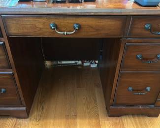 Wooden Executive Knee Hole Desk