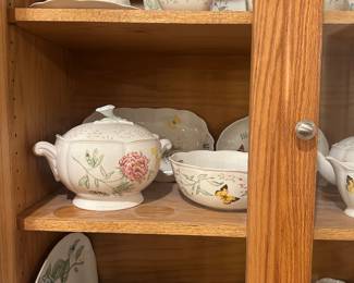 casserole dishes and dishes