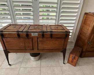 IDEAL Toledo Cooker's Oak Icebox