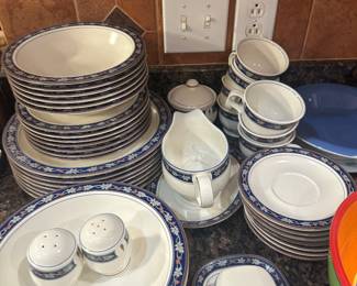  fine bone china manufactured by Royal Doulton