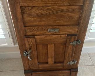 Gibson's Cambria Oak Icebox