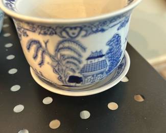 vintage Chinoiserie porcelain piece 