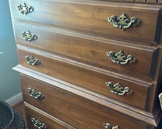 chest of drawers