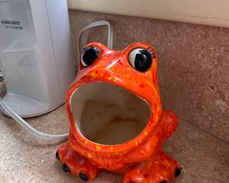 Vintage Ceramic Frog Sponge Holder