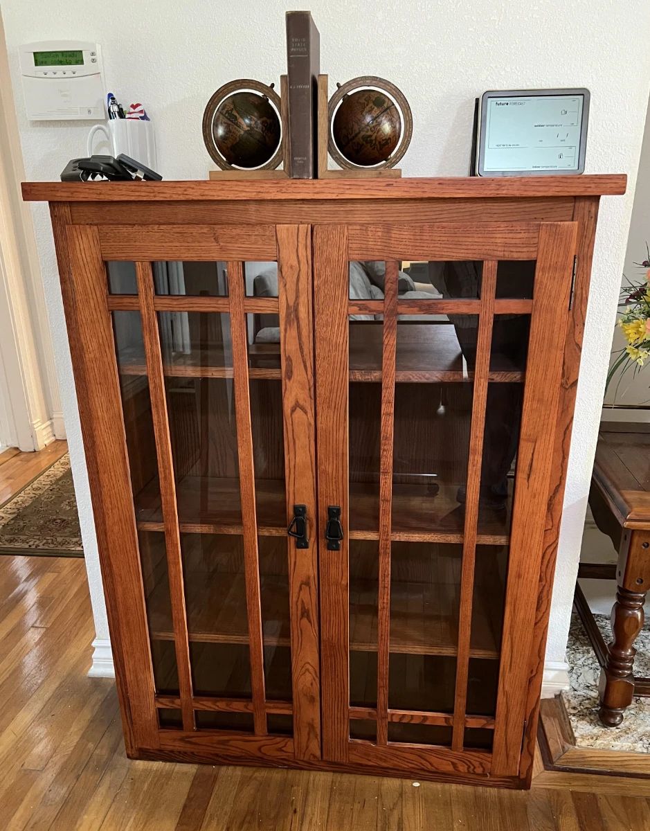 Here we have a classic looking display cabinet, as well as a pair of globe bookends.