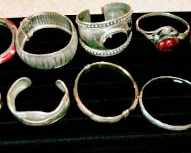 BRACELTES