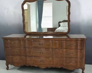 Thomasville Dresser With Mirror