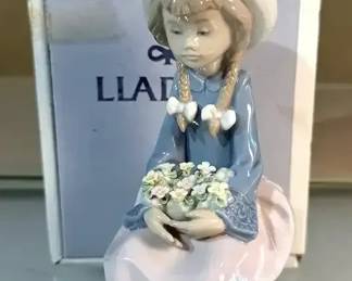 Lladro Pretty and Prim
