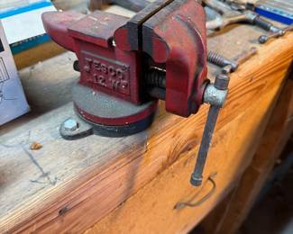 Tesco 12 W vise 