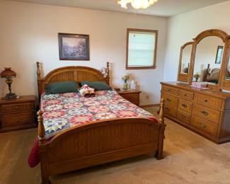 queen lift bed, 2 night stands, dresser with mirro