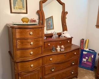 dresser/vanity