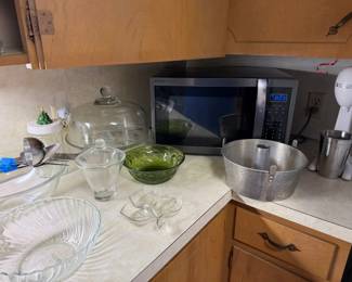 Microwave, malt maker, cake dome