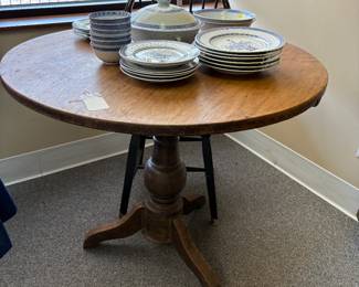 Primitive Bird Cage Round pedestal table
