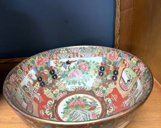 Antique Chinese Famille Rose porcelain bowls - Rose Medallion or Rose Canton style often dating to the Qing Dynasty
