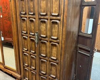 Paul Evans Style Mid Century Modern Cabinet w built in wine rack. 34”x64”