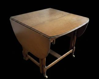 Vintage Drop Leaf Tea Cart with Lower Shelf third image
