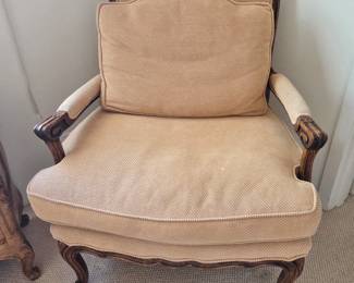 Wide Louis XV-Stsyle Fauteuil