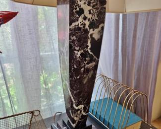 Deco-Style Burgundy Marble Lamp