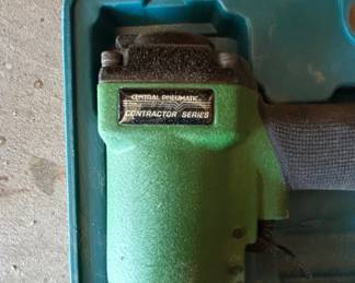 Central Pneumatic Contractor Series Brad Nailer second image
