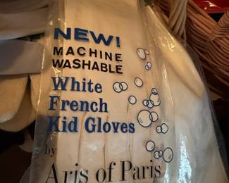 gloves (lots of gloves)