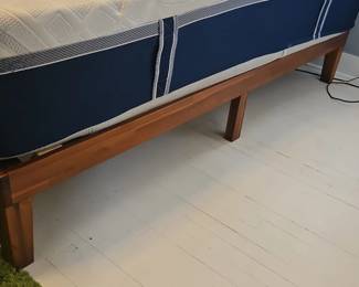 Zinus Wood Platform Bed Frame