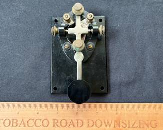 V114 - $25. WWII Military Morse Code Straight Key Mounted on Bakelite. Untested.