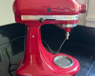 V26 - $125. Kitchen Aid Stand Mixer. 2007 model. Serial # WU0891726. Motor sounds strong.