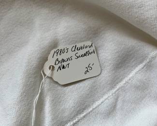 V124 - $25. 1980s Cleveland Browns Sweatshirt. NWT. Size XL.