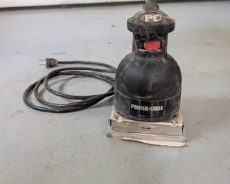 V158 - $35. Porter Cable. Model 330. Speed-Bloc Palm Sander.