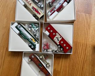 V39 - $160. Lot of 16 Winross Model Trucks and 2 Coin Banks. All new.