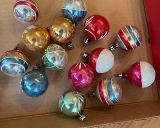 V127 - $150. Mixed Lot of Vintage Mercury Christmas Ornaments. All are in really good condition for their age.