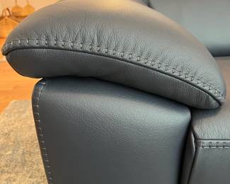 V5 - $2800. *LIKE NEW* Natuzzi Editions. Forza X790 Power Reclining Sectional. Power headrests.