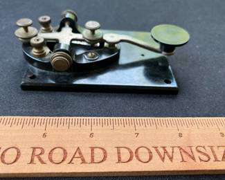 V114 - $25. WWII Military Morse Code Straight Key Mounted on Bakelite. Untested.